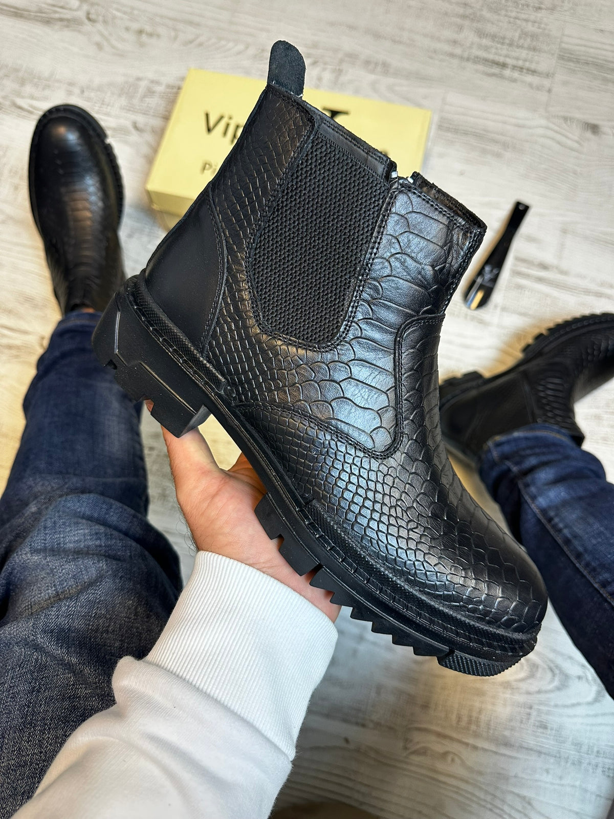 Ghete Moderne Design Sarpe din Piele Naturală 100 % pentru Bărbați COD 905