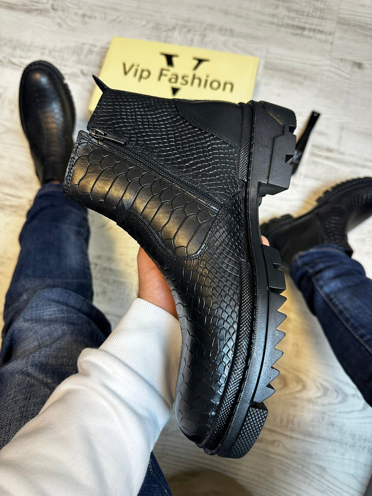 Ghete Moderne Design Sarpe din Piele Naturală 100 % pentru Bărbați COD 905