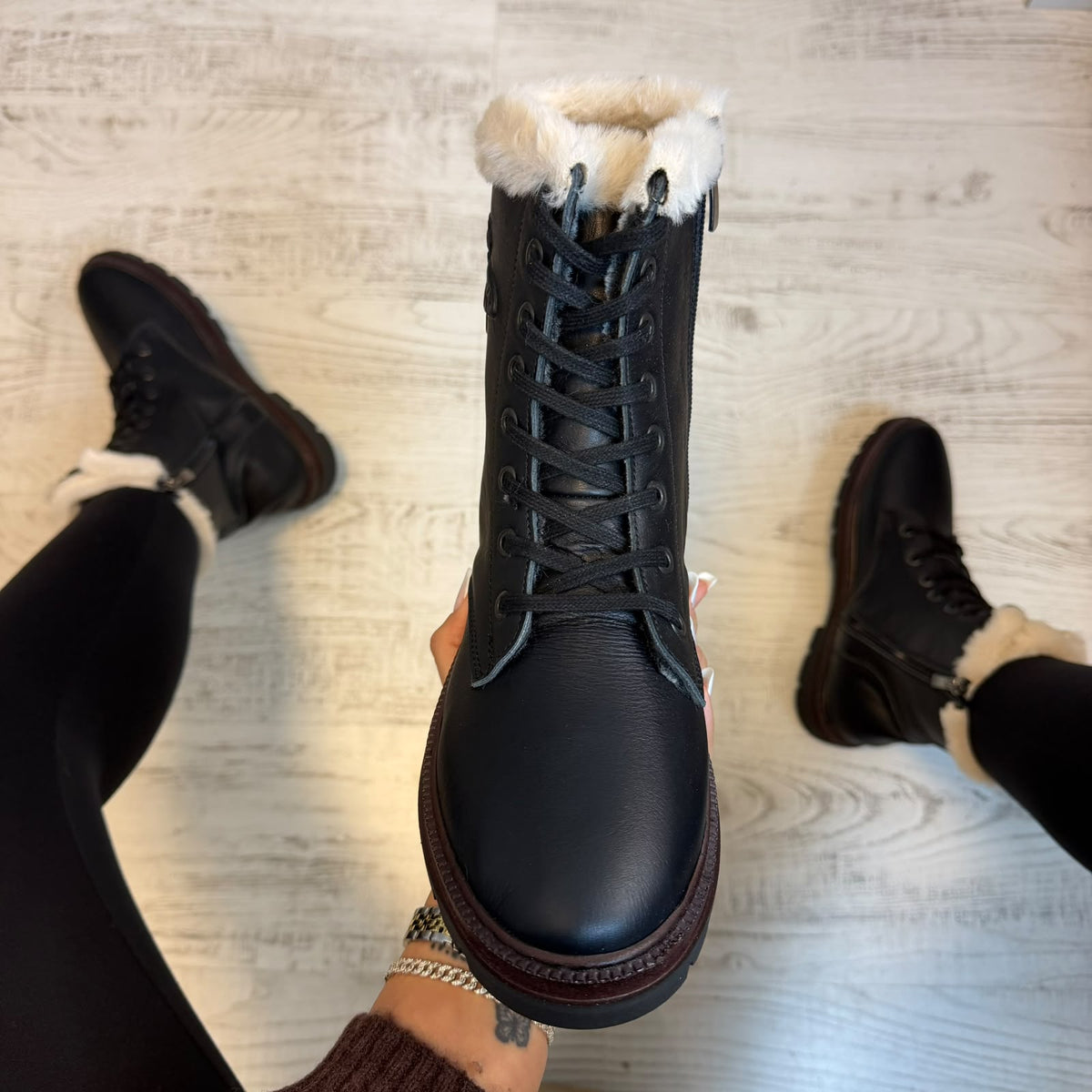 Ghete din piele naturală 100% Inalte Imblanite, Black Butterfly confortabile și rezistențente COD 181