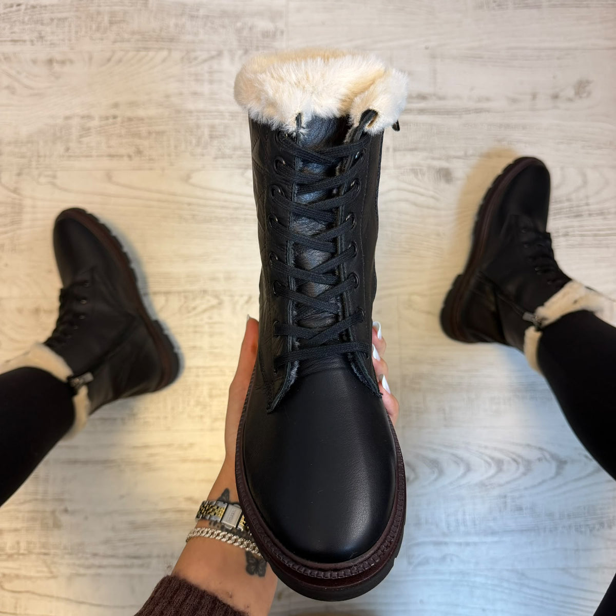 Ghete din piele naturală 100% Inalte Imblanite, Black New confortabile și rezistențente COD 180