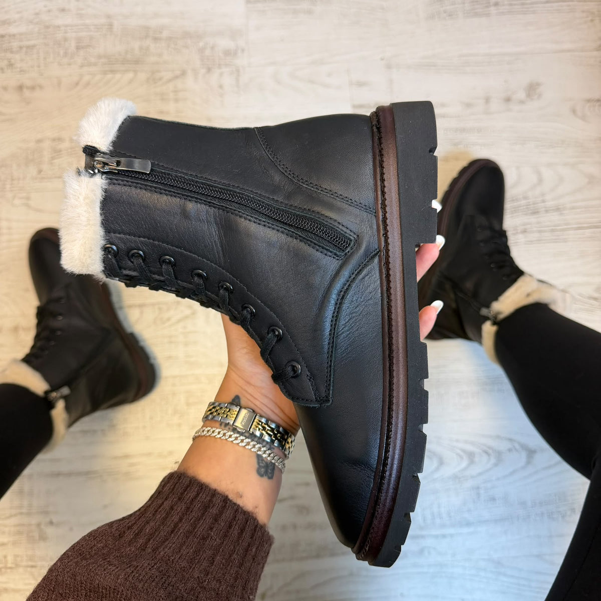 Ghete din piele naturală 100% Inalte Imblanite, Black New confortabile și rezistențente COD 180